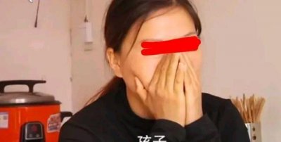 ​阿峰请音乐教师阿琳,做他的人体模特,阿琳毫不犹豫同意了