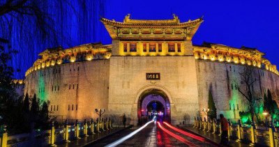 ​丽景门始建于隋代，长期以来是百官及万民祭祀神的地方