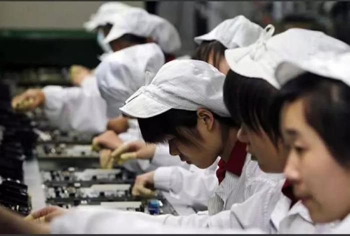 富士康前员工自述：打工太累，还不如去厂区周边做洗脚妹