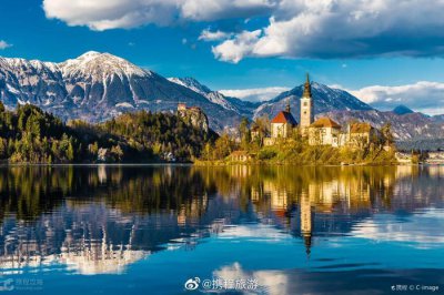 ​布莱德湖（Lake Bled）是斯洛文尼亚西北部阿尔卑斯山南麓的一个冰川