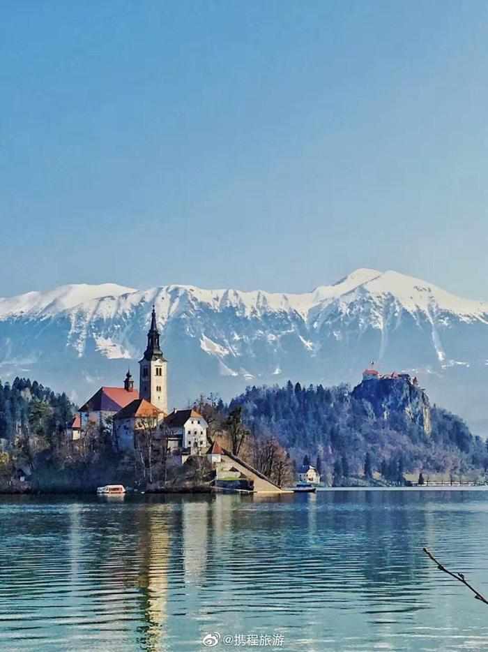 布莱德湖（Lake Bled）是斯洛文尼亚西北部阿尔卑斯山南麓的一个冰川