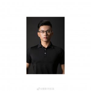 ​一组胸像。