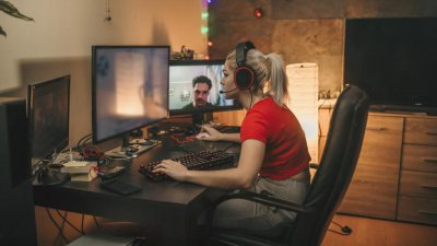 ​明挖主播，暗自崛起：游戏直播Twitch的顶流地位要不保了