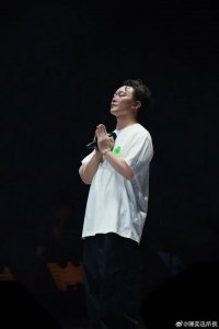 ​下巴缝30多针，陈奕迅：以后唱歌嘴巴可能张不开_ZAKER新闻