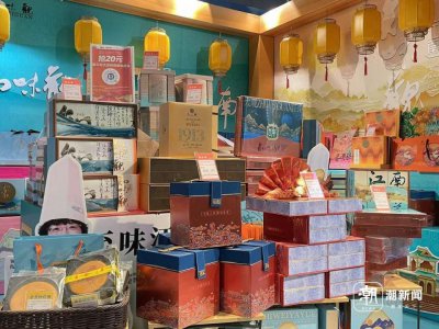 ​月饼和卖月饼的人，困在销量里