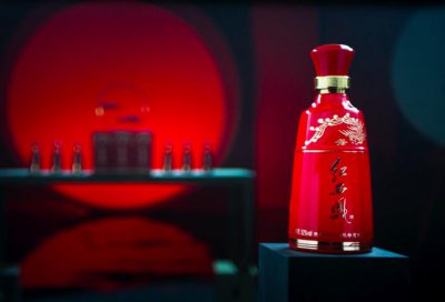 ​被贴牌生意反噬，西凤酒遭舆论“围攻”，司马南：放开西凤，冲我来