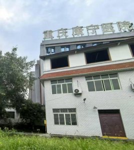 ​疯狂的骗保：有医院拉1个人头住院给300元，免费就餐、包接送