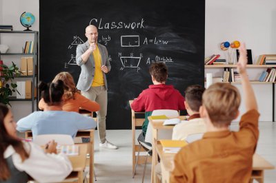 ​美国加州立法：公立中小学校内限制或禁止使用智能手机