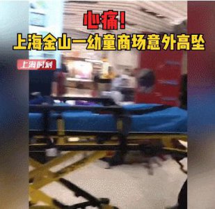 ​母亲低头看手机，3岁幼童从扶梯上坠落瘫痪，商场被判赔154万，合理吗？