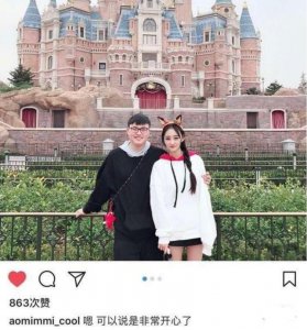 ​Uzi双11晒女朋友，而赵小臭13日晚直播却说失恋好开心！