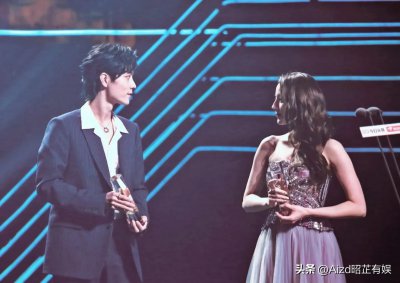 ​肖战迪丽热巴首次合体上热搜，公认帅哥美女，美貌出圈典型代表