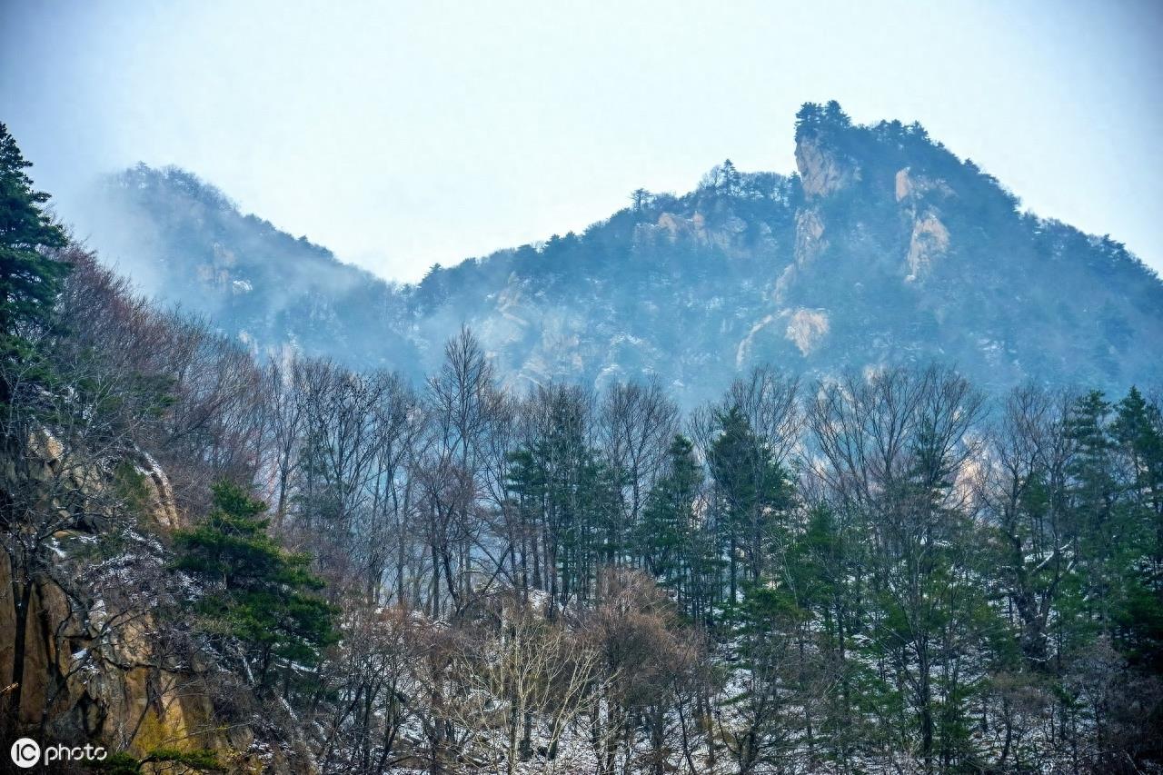 鲁山是山东四座大山之一，是典型的山岳风景区