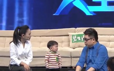 ​吴康：中国第一袖珍人，33岁身高仅72厘米，他是如何养活自己的？