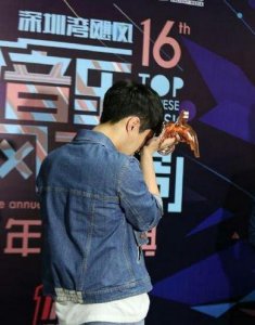 ​张艺兴失控大哭疑遭排挤 自曝极限挑战的哥哥们才是朋友