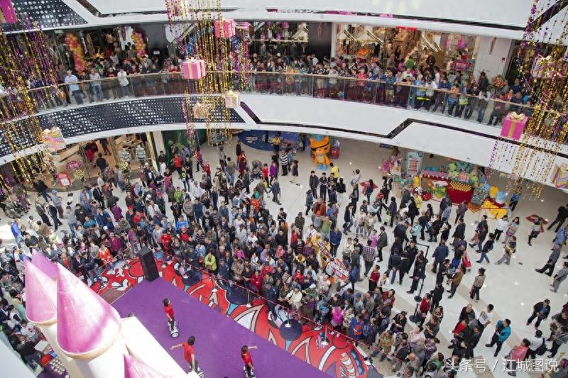 吉林：万达广场开业，13万㎡涵盖170个品牌商家，人如潮涌