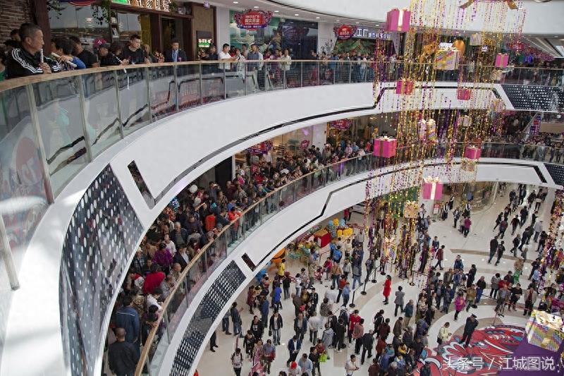 吉林：万达广场开业，13万㎡涵盖170个品牌商家，人如潮涌