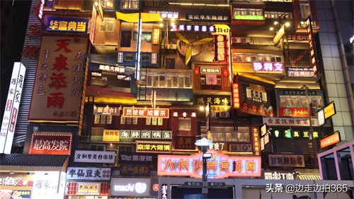 黄兴路步行街，一条很能体现长沙夜生活的街区，游客的必来之地
