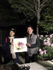 ​洛阳：夜赏牡丹，丛中作画