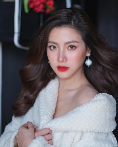 ​泰星平采娜 女神般的颜值 精致的五官 爱看妆容的小伙伴可以看过来