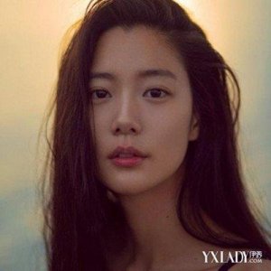 ​欣赏clara李成敏性感图片 浴巾下滑胸部走光图疯传