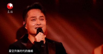​歌手云飞，嗓音动听自然纯净，成名后依然保持低调朴素的生活做派