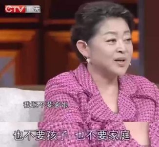 ​62岁倪萍：3婚2娃，为儿子治病倾家荡产，为何对女儿只字不提？