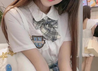 ​甲油胶弄到衣服上怎么洗掉（指甲油弄到衣服上怎么洗掉）