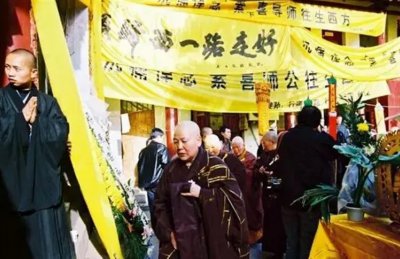 ​12岁出家为僧，63岁担任少林寺住持，武功盖世被称：少林拳王