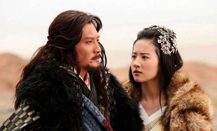 吕雉倾心项羽，项羽却不睡吕雉爱虞美人，虞美人自刎因被刘邦糟蹋