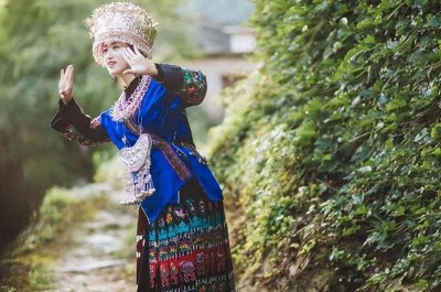 ​苗寨的银饰便宜又好看，为何游客都不买？导游说出实话很现实