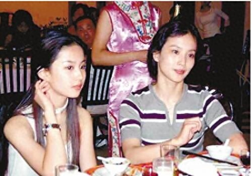 女星们的妈妈一个比一美，连郑爽都开始晒美妈了