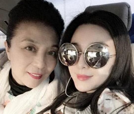 女星们的妈妈一个比一美，连郑爽都开始晒美妈了