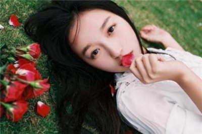 ​如何哄女生开心，聊天哄女孩子开心的方法