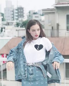 ​十三岁拥有23岁的颜值，一张照片爆红的日本姑娘。