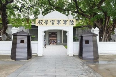 ​下属押来10个汉奸问咋判？李运昌说了三个字，下属一愣：比我还狠