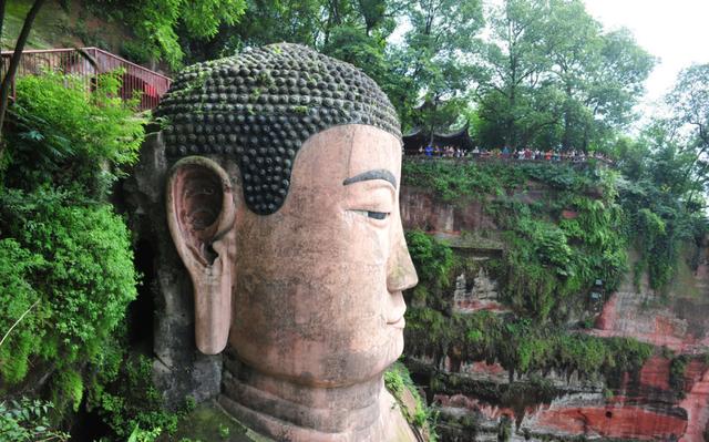 乐山大佛真身全部露出意味着什么（乐山大佛俯瞰人间1200多年）(6)