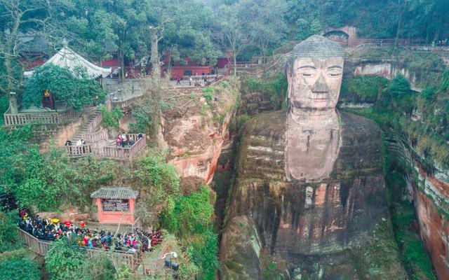乐山大佛真身全部露出意味着什么（乐山大佛俯瞰人间1200多年）(11)