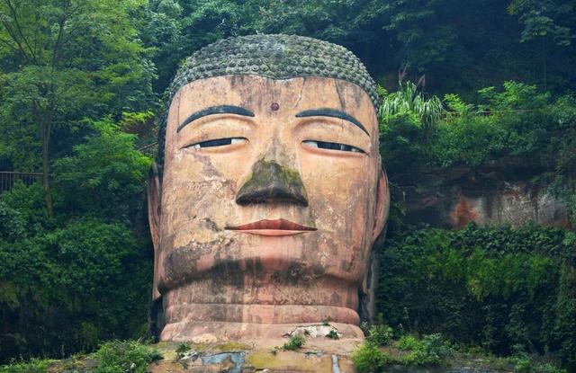乐山大佛真身全部露出意味着什么（乐山大佛俯瞰人间1200多年）(1)