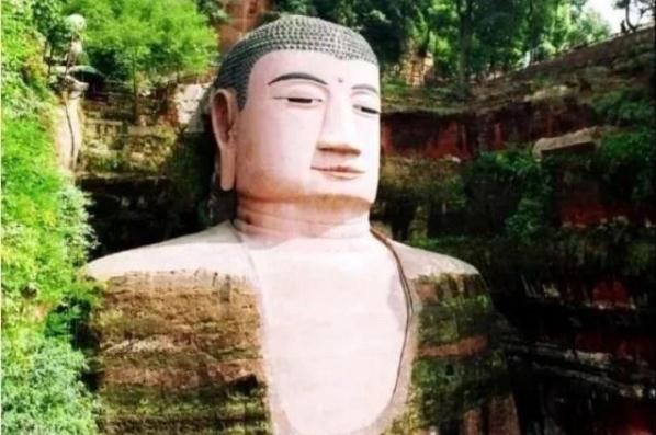 乐山大佛真身全部露出意味着什么（乐山大佛俯瞰人间1200多年）(10)