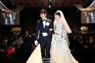 ​韩足运动员具滋哲举行非公开婚礼 粉丝纷纷送上祝福