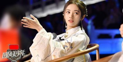 ​被鞠婧祎惊艳到了，《国风美少年》中一袭红衣明媚又清纯，真漂亮