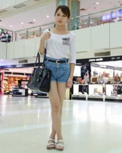 ​回顾李连杰的女儿李思：在父母离婚的阴影里长大，34岁仍未婚
