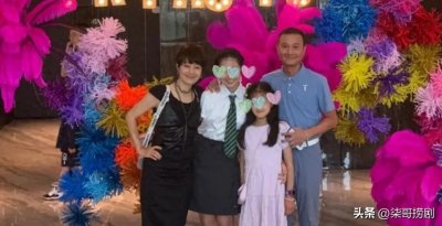 ​文章马伊琍离婚4年，一家四口罕见同框，文章怎么老成这样？