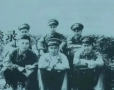​他是特级战斗英雄中唯一当大军区级司令的，连提3级，本人没想到
