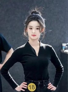 ​05后新星黄杨钿甜：新星光芒与未知挑战的双重奏