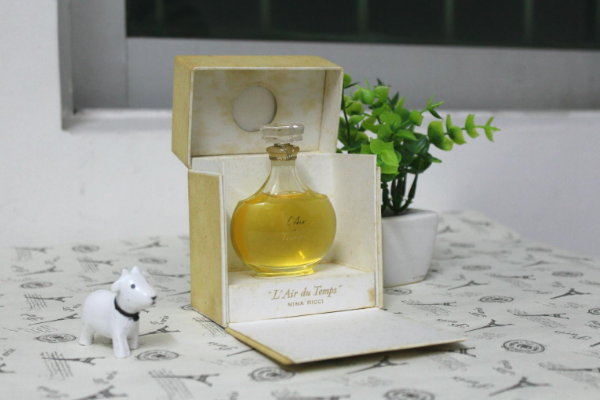 名牌香水排名前十（世界10大著名香水品牌）