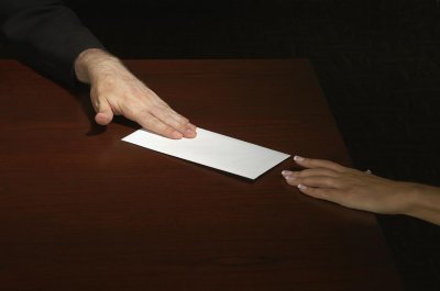 ​4月累计26家！A股上市公司董监高亲属短线交易频现，多只翻倍牛股上榜