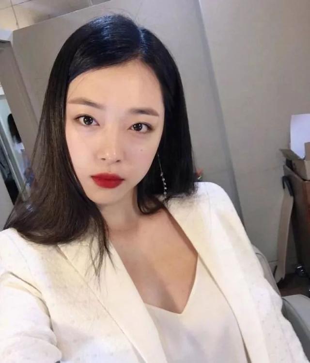 患抑郁症韩国女星崔雪莉身亡（韩国女星雪莉家中上吊自杀）(3)