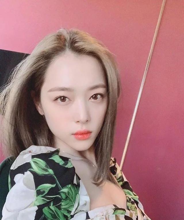 患抑郁症韩国女星崔雪莉身亡（韩国女星雪莉家中上吊自杀）(8)