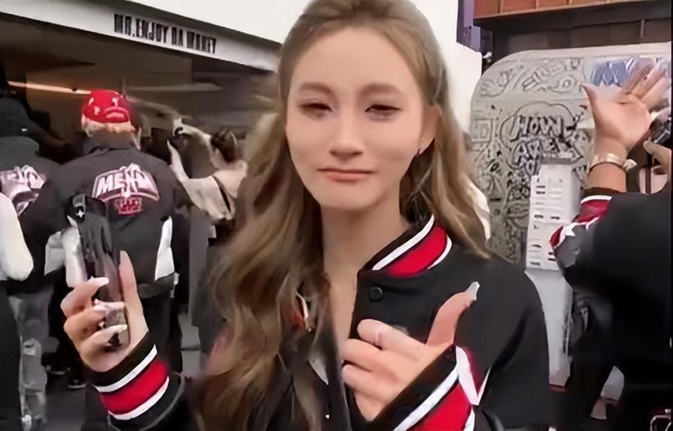 王鹤棣怎么读(网红竺天天上房车给王鹤棣送花)